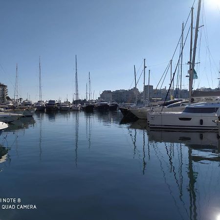 Με Θεα Το Λιμανι Apartment Piraeus Exterior photo