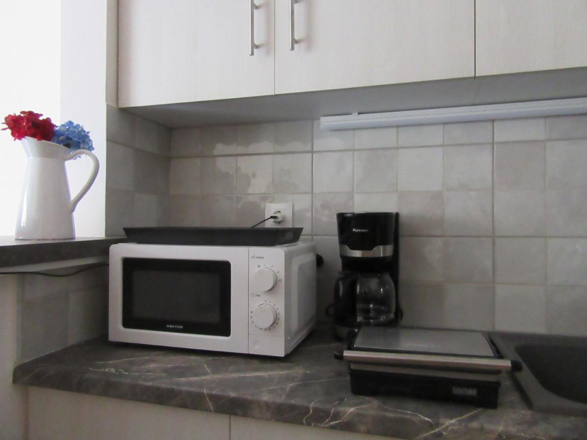 Με Θεα Το Λιμανι Apartment Piraeus Exterior photo