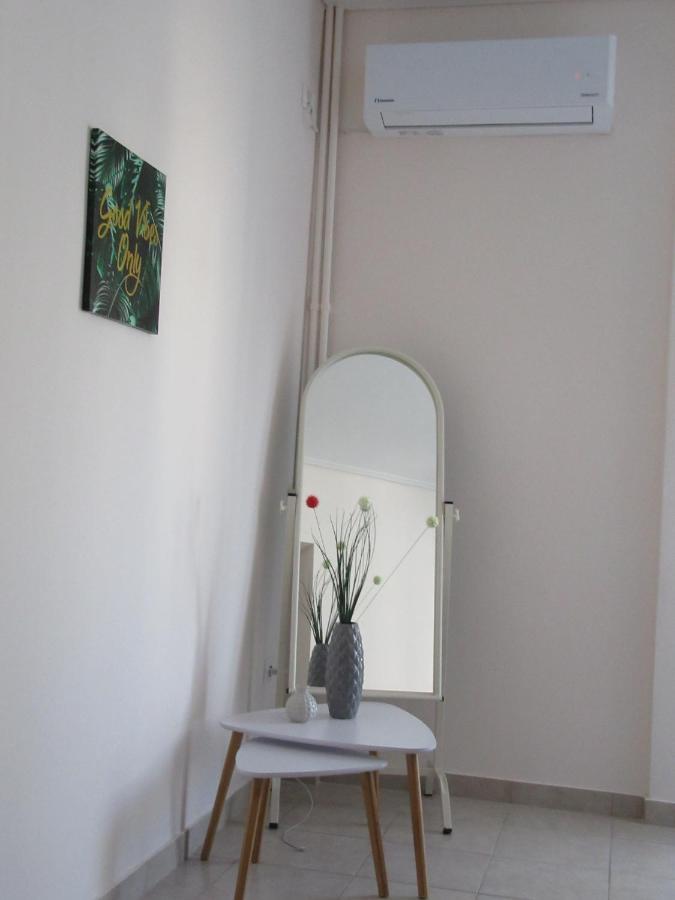 Με Θεα Το Λιμανι Apartment Piraeus Exterior photo