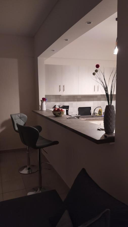 Με Θεα Το Λιμανι Apartment Piraeus Exterior photo